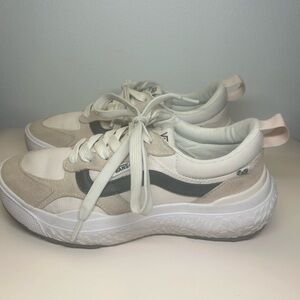 VANS UltraRange Neo VR3 Beige/Black Size Women's 7/Men's 5.5